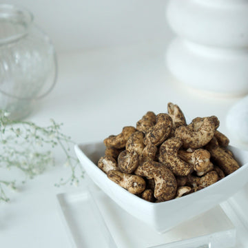 Black pepper crusted cashew