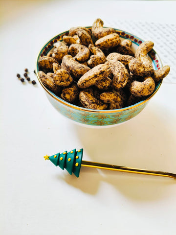 Black pepper crusted cashew