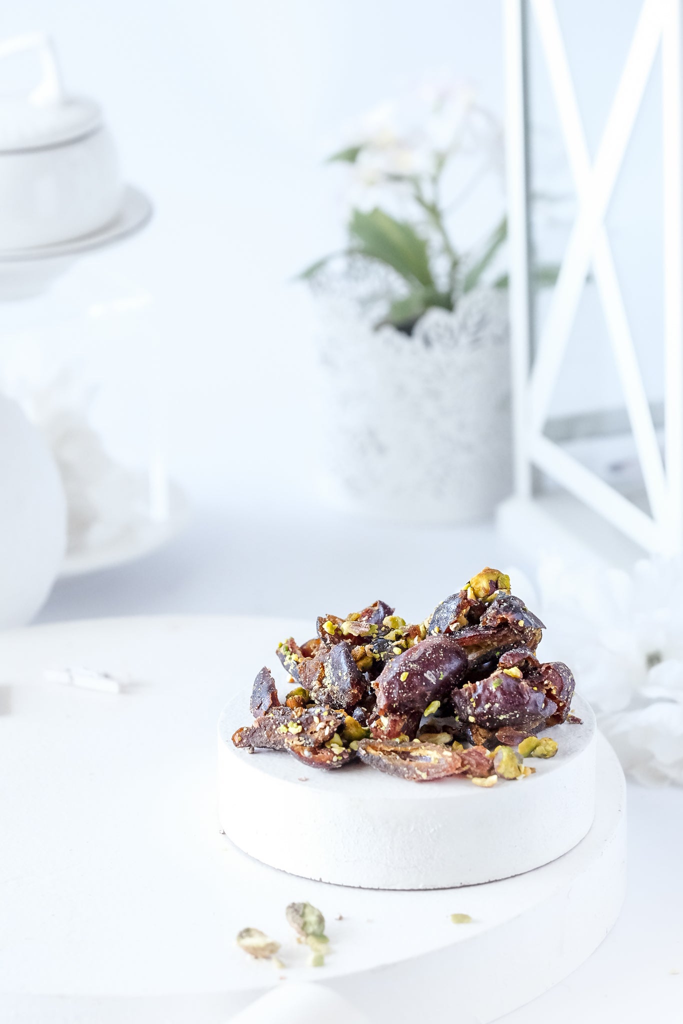 Cardamom Tossed Dates With Pistachio